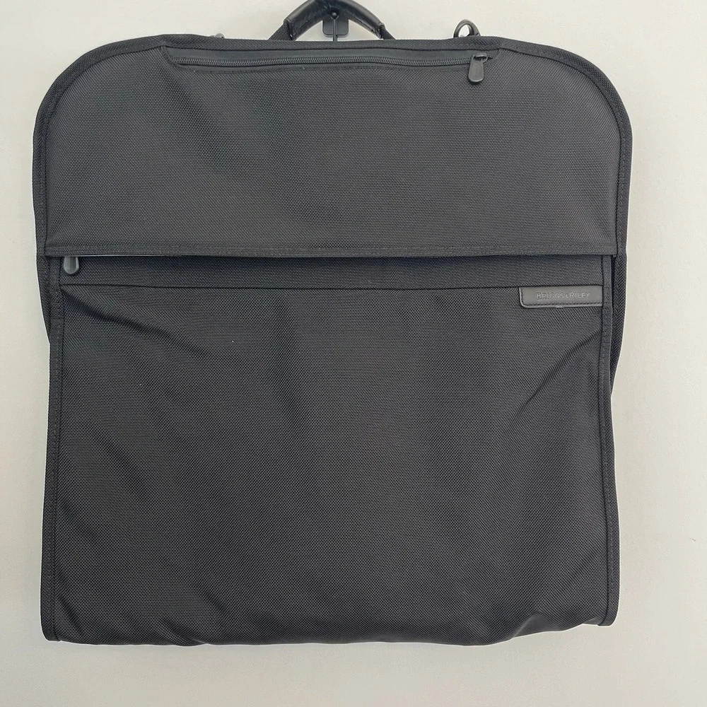 Briggs & Riley Travelware Bifold Black Nylon Garment Wardrobe Bag Hook to Hang